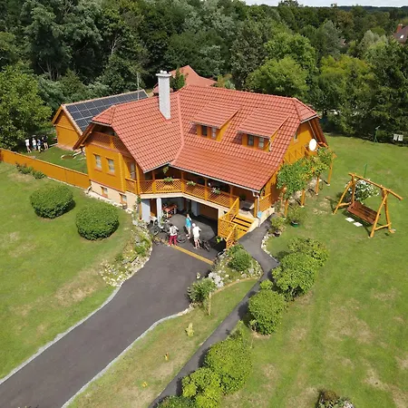 Ezerjo Oekofogado Affittacamere 3*